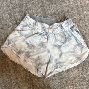 Lululemon 2.5” shorts size 4
